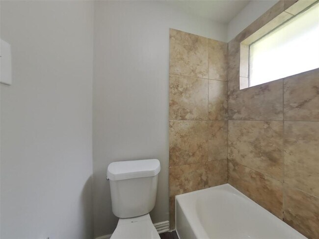 Building Photo - 2824 Sugar Wood Dr