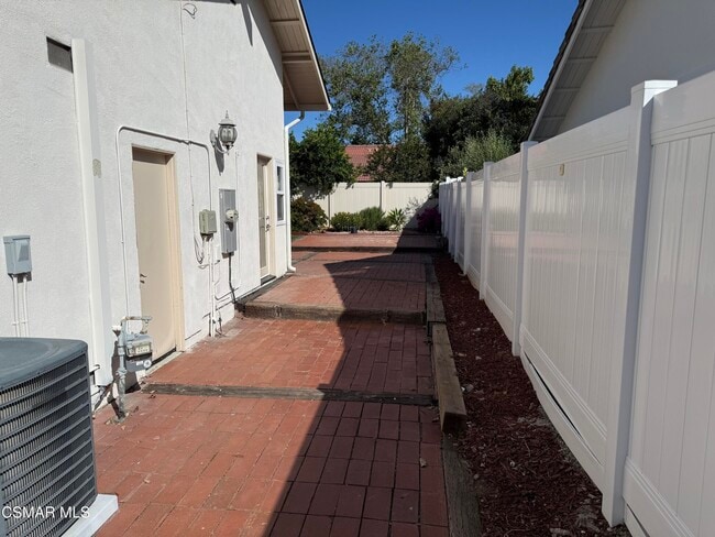 Building Photo - 2737 E Sierra Dr