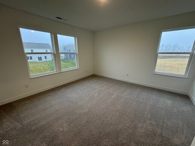 Building Photo - 2925 Grand Rdg Dr