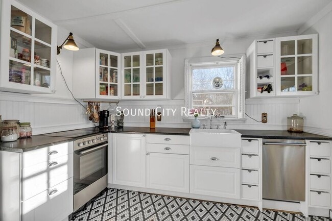 Building Photo - 1203 Kermit Dr