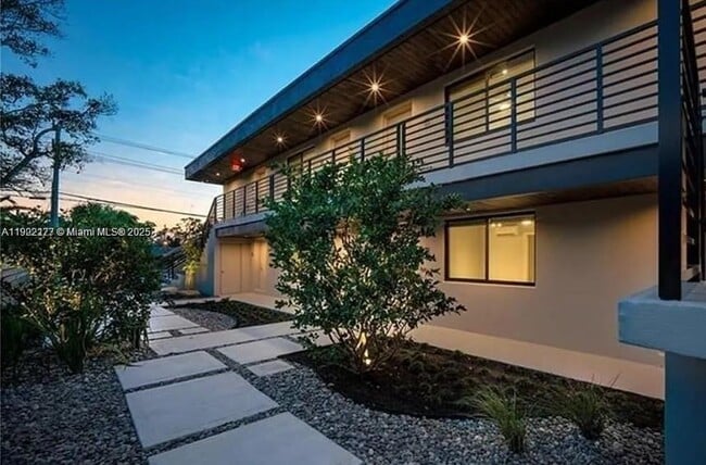 Building Photo - 1273 NE 38th St