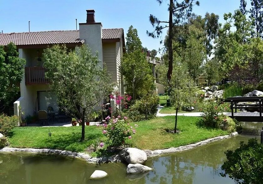 Building Photo - 21555 Burbank Blvd