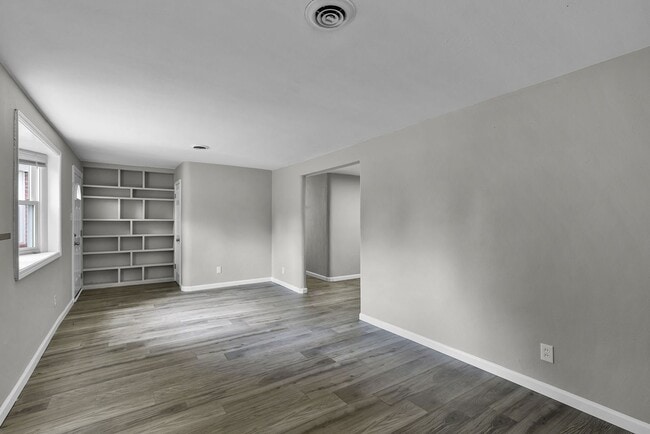 Building Photo - Spacious 3 Bed 1 Bath Home