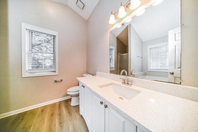 Building Photo - 260 Landing Dr