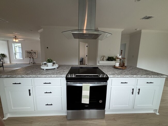 Building Photo - 5805 Mora Pl