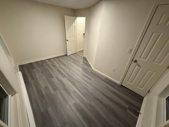 Building Photo - 423 Center St