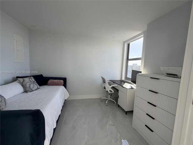 Building Photo - 1920 S Ocean Dr