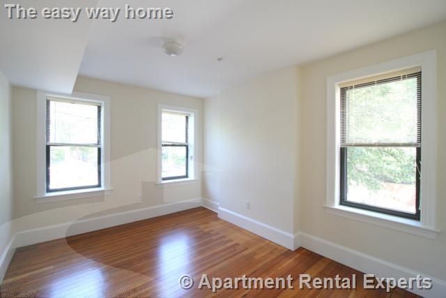 Building Photo - 881 Massachusetts Ave