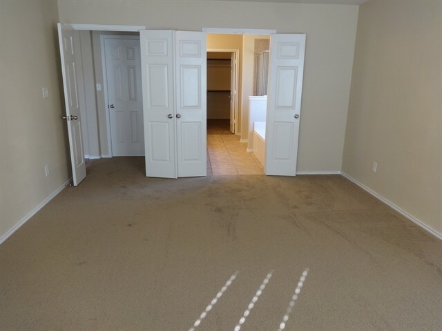 Building Photo - 2969 Lakeview Cir