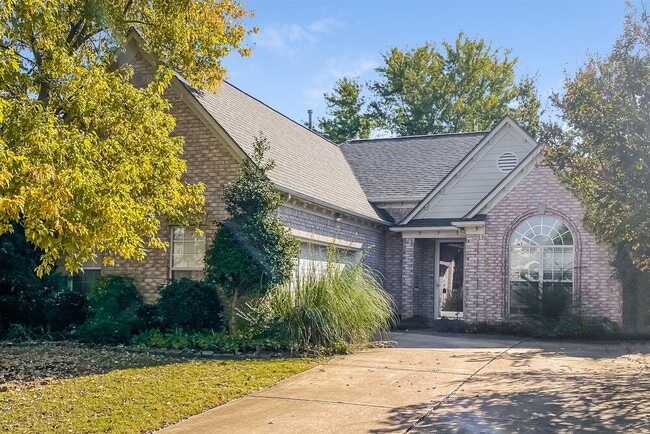 Building Photo - 8563 Shady Elm Dr