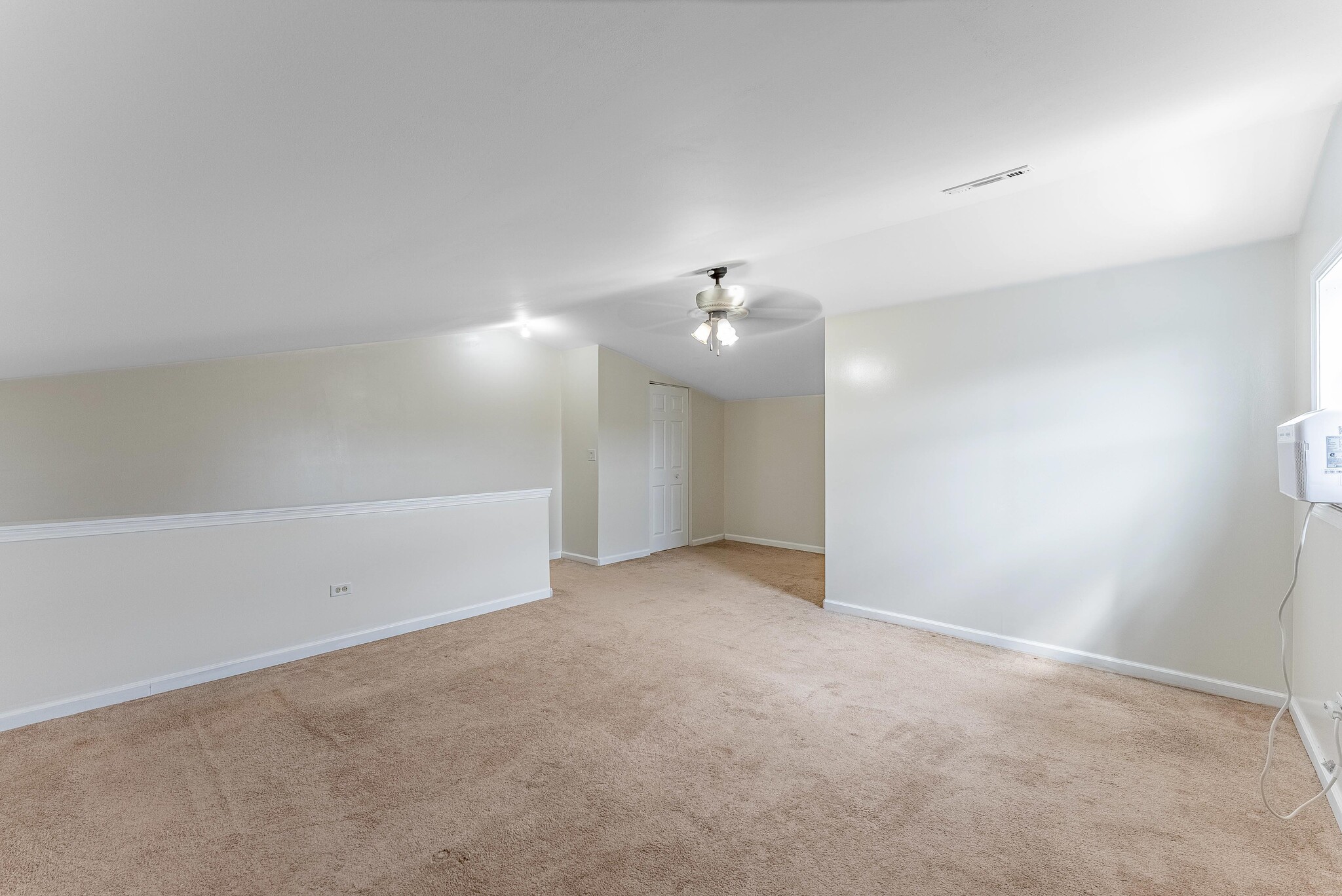 Building Photo - 305 Creekside Dr