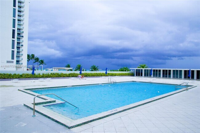 Building Photo - 5601 Collins Ave