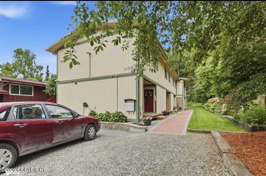 Building Photo - 1054 W 20th Ave