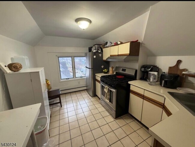 Building Photo - 425 Greylock Pkwy