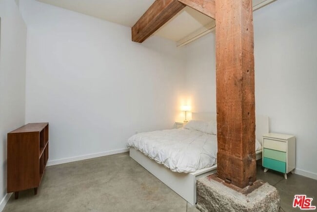 Building Photo - 527 Molino St