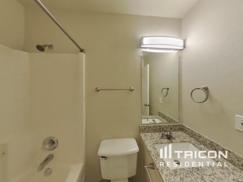 Building Photo - 1410 Misty Meadow Dr
