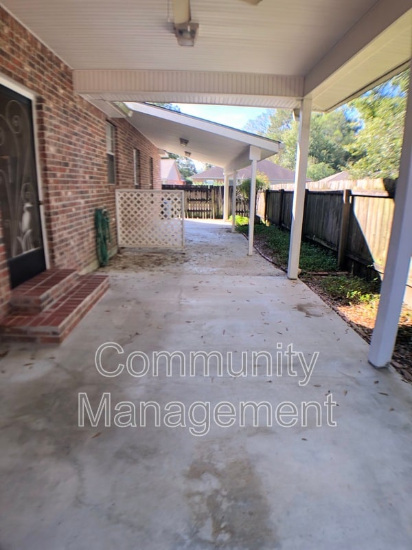 Building Photo - 25857 Linwood Rd