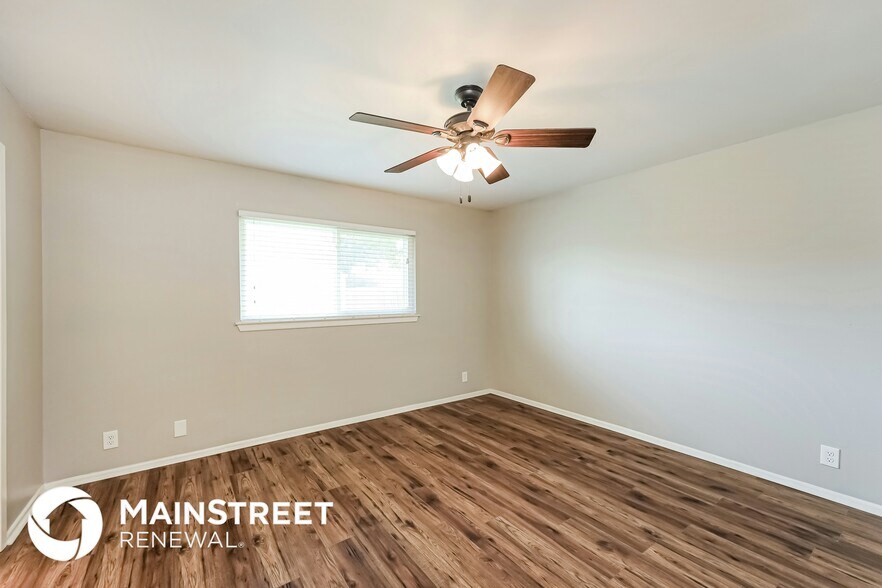 Building Photo - 9387 Valley Bend