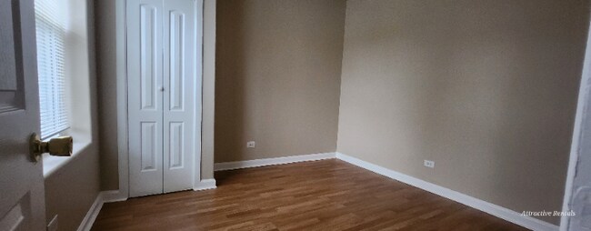 Building Photo - 1024 W 64th St