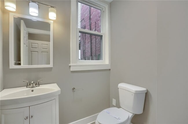 Building Photo - 5619 Hays St