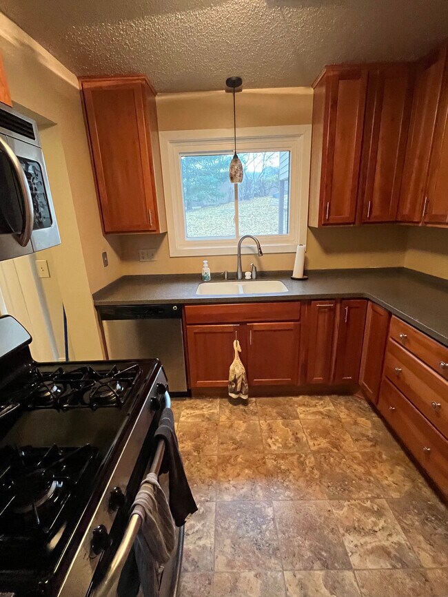 Building Photo - 429 W Eagle Lake Dr