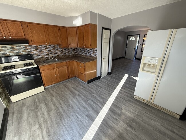 Building Photo - 419 Garden Ave