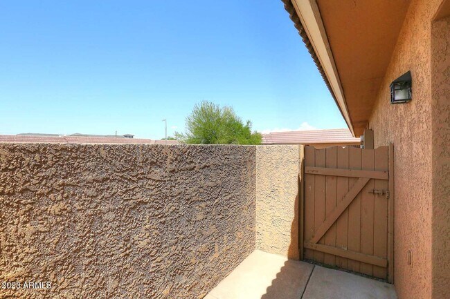 Building Photo - 522 W Blackhawk Dr