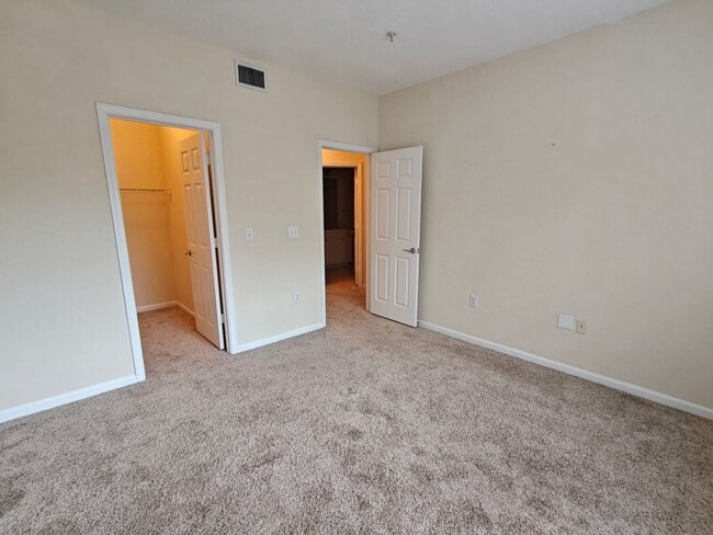 Building Photo - Beautiful 3 Bedroom, 2 Bathroom Townhome with Garage – Pet Friendly!