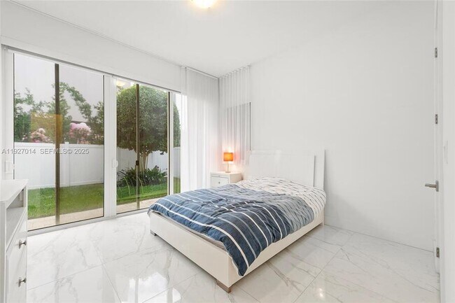 Building Photo - 7455 NW 103rd Pl