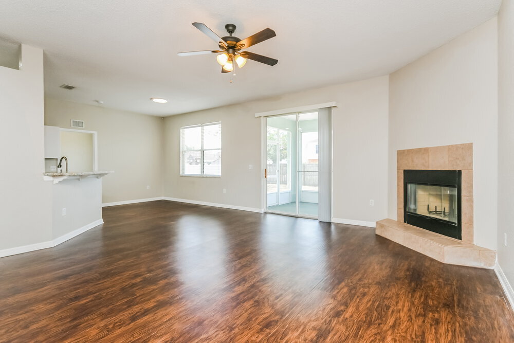 Building Photo - 6033 Live Oak Dr