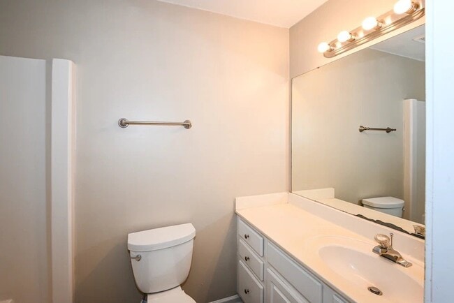 Building Photo - 449 Amir Cir