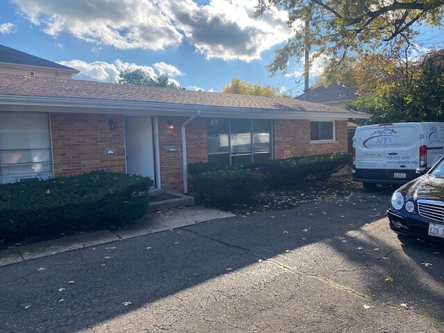 front of unit - 11200 S Hale Ave
