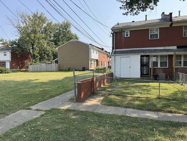 Building Photo - 3405 Chauncey Ave