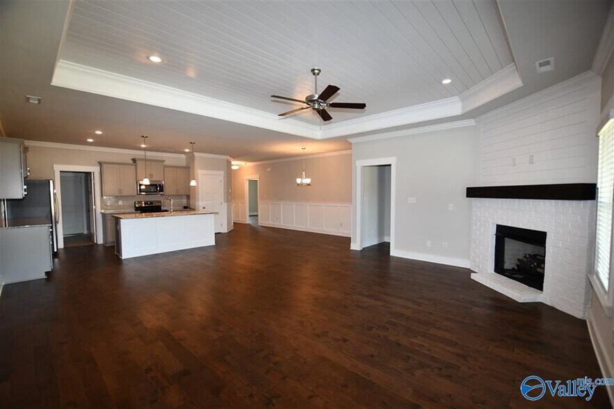 Building Photo - 702 Sluice Dr SW