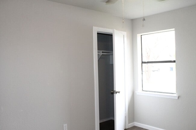 Building Photo - 6409 Macarthur Dr