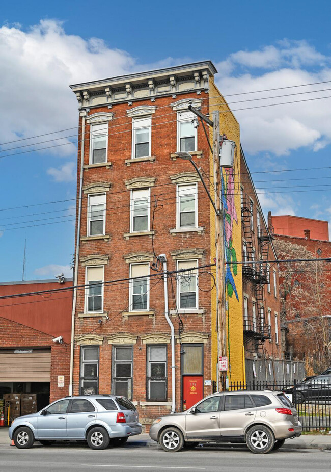 Building Photo - 118 E Liberty St