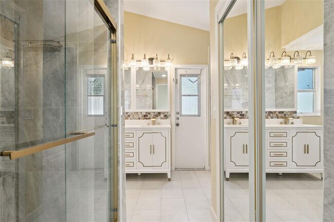 Building Photo - 439 Majesty Dr