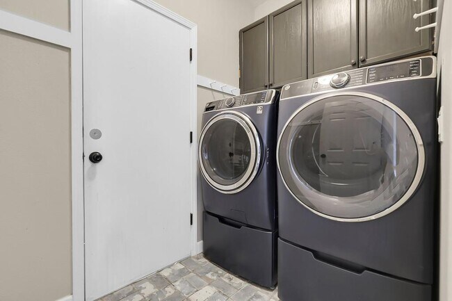 Building Photo - 11565 Crow Hill Dr