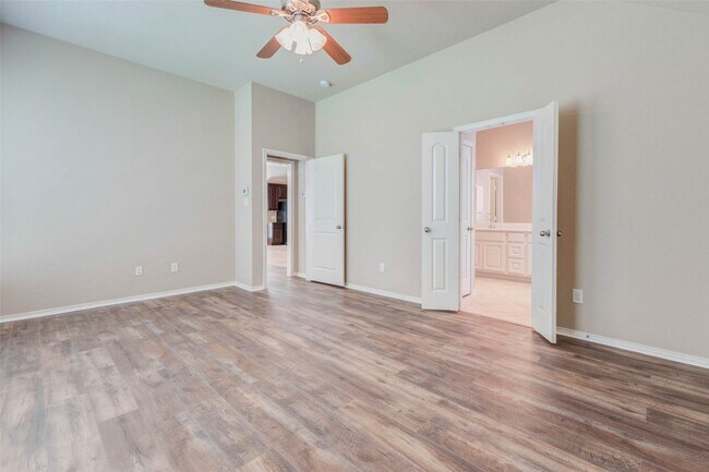 Building Photo - 25839 Riverside Creek Dr