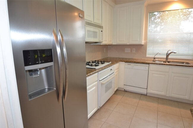 Building Photo - 15406 Amesbury Ln