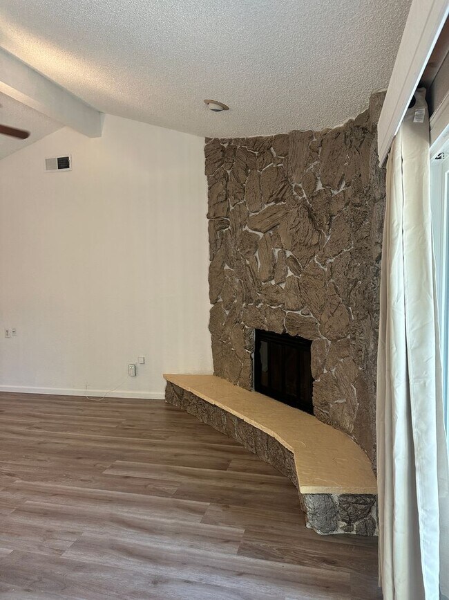Building Photo - 1211 Cedar Tree Wy