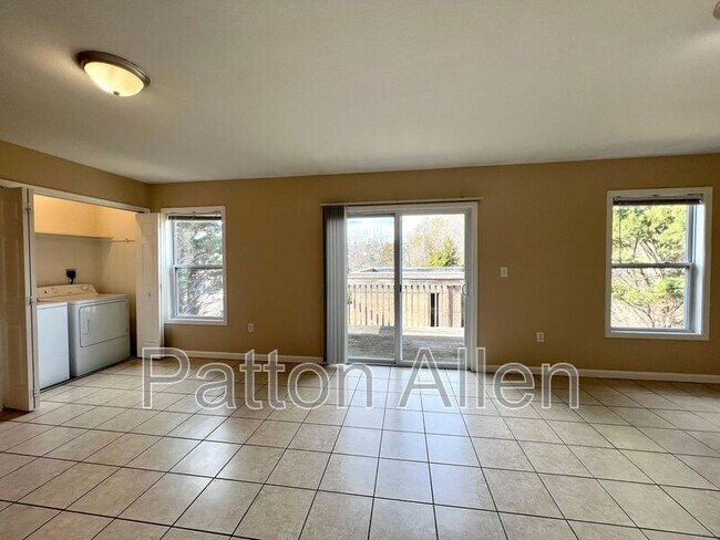 Building Photo - 4 Zell Ln