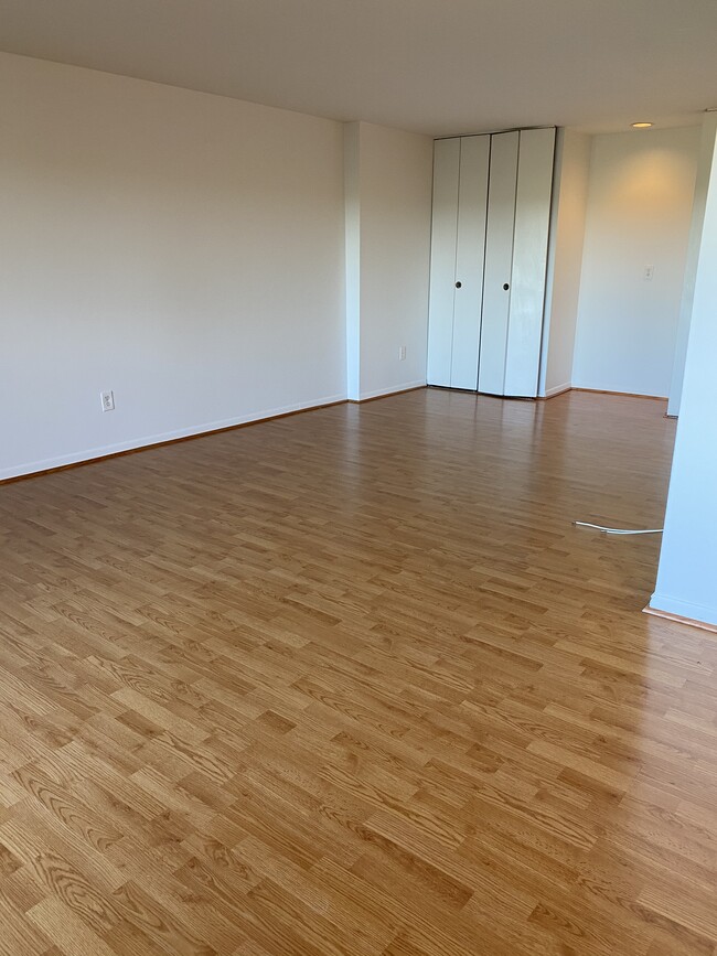 From Dining to Living Room - 3101 S Manchester St