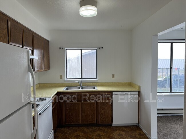 Building Photo - 395 Parkchester Dr