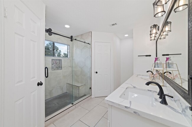 Building Photo - 16026 Autumn Falls Ln