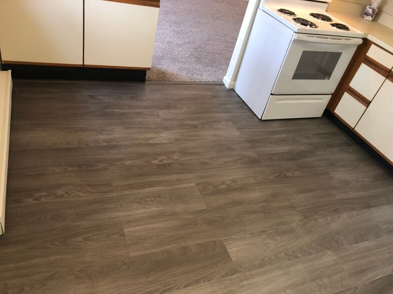 New Luxury Vinyl Plank Floor - 23B Oxford Vlg