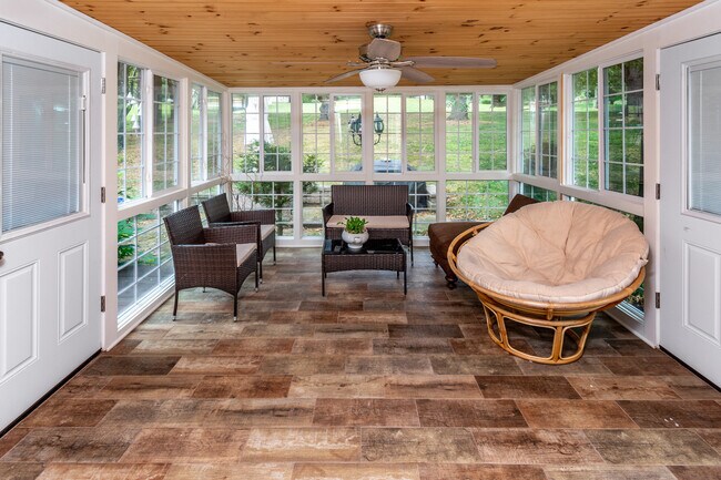 Building Photo - 230 Jacobs Creek Rd