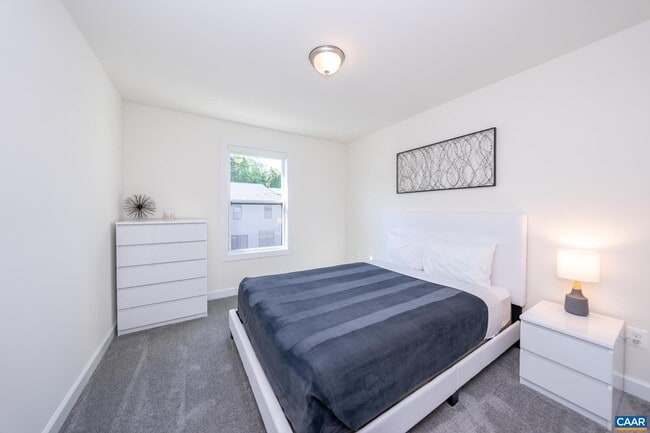 Building Photo - 1521 Knoll Ln