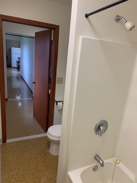 Building Photo - 718 Dawn Ave