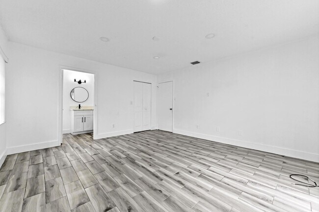 Building Photo - 1390 Summit Run Cir